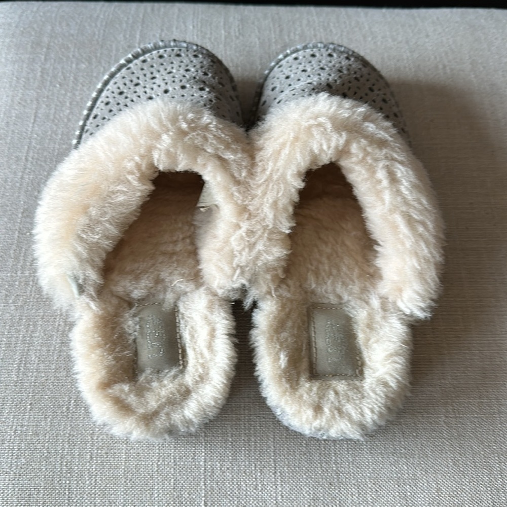 UGG Slippers - Picture 3 of 5